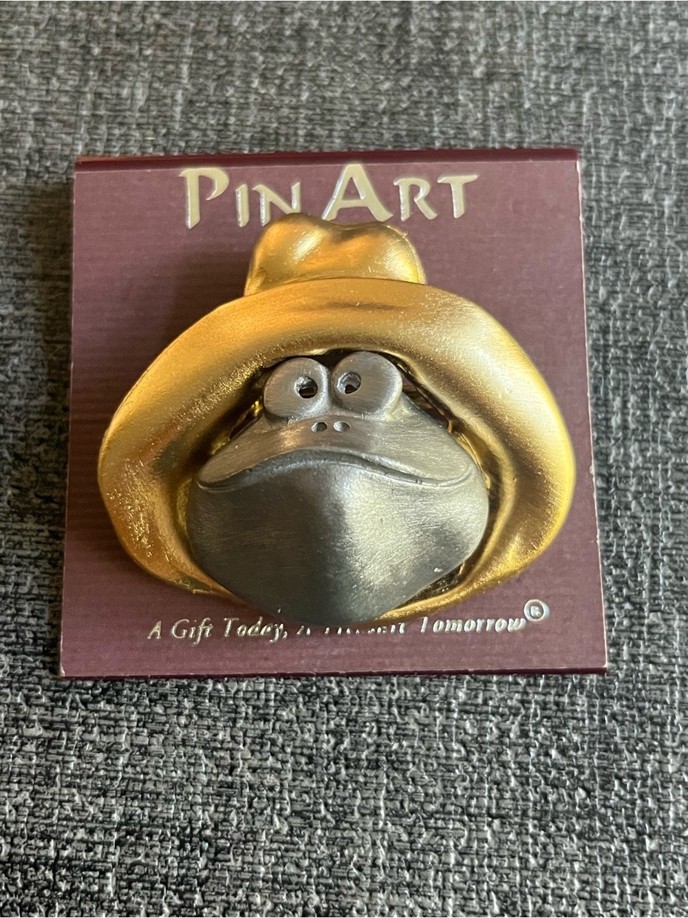 Frog pewter tone pin
